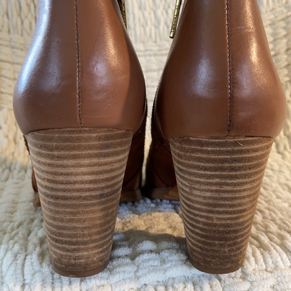 Tahari Glenn Rust Brown Leather Booties Sz 7.5 - Picture 8 of 14